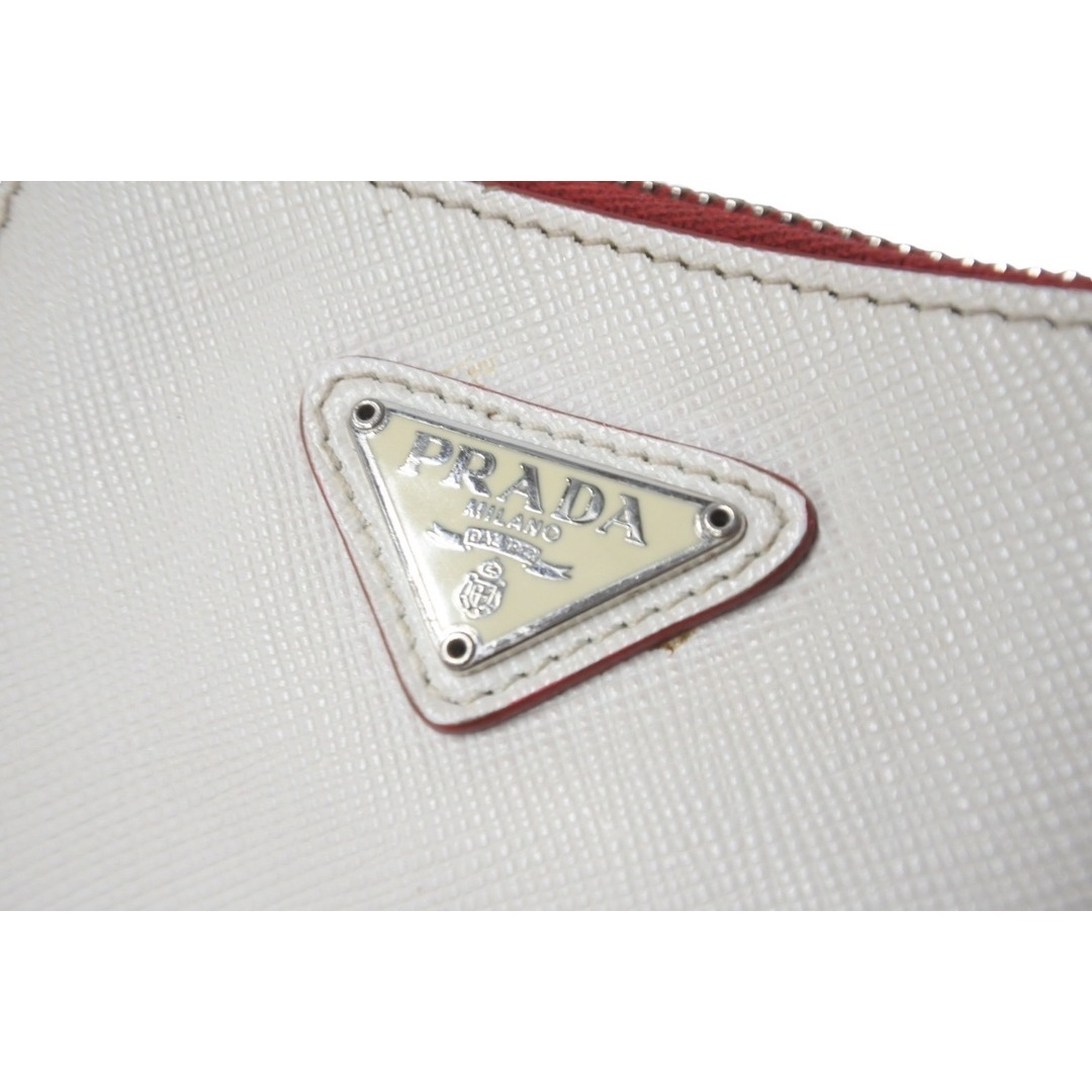 PRADA(プラダ)のPRADA プラダ ショルダーバッグ サフィアーノレザー チェーンショルダー トライアングルロゴ レッド ホワイト 美品 中古 61629 レディースのバッグ(ハンドバッグ)の商品写真