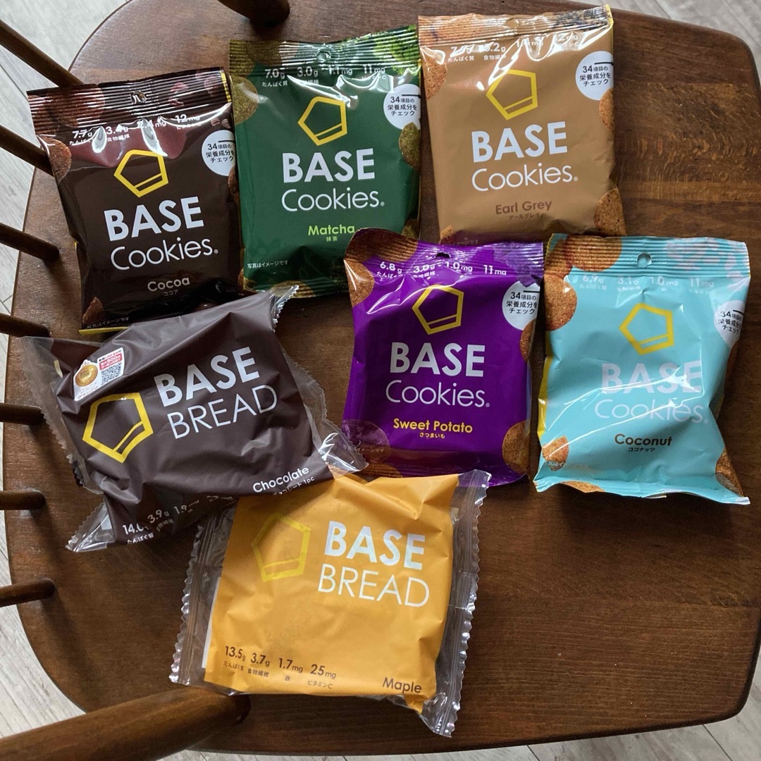 BASE ブレッド×2 クッキー×5 お値下げしました！ 食品/飲料/酒の食品(パン)の商品写真