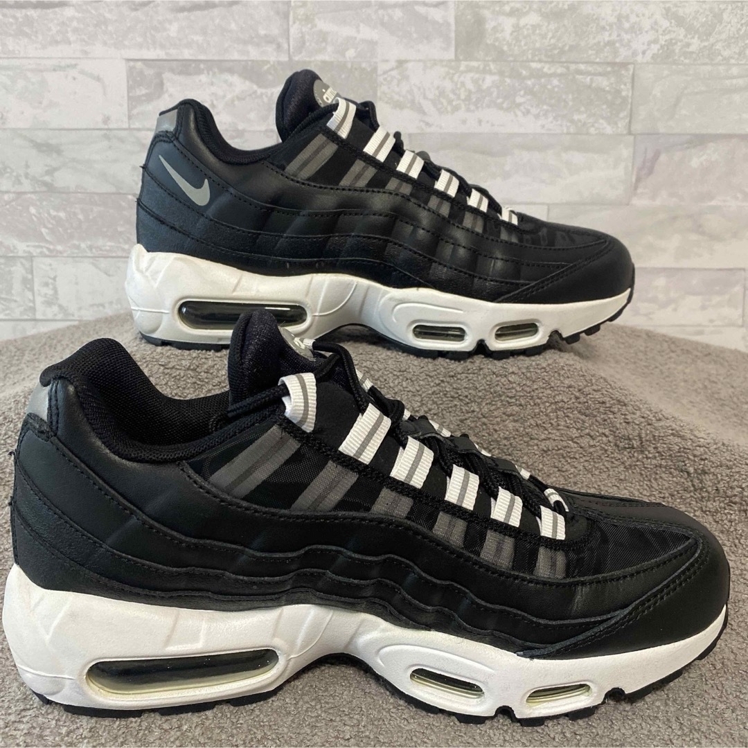 NIKE(ナイキ)の★美品★ NIKE WMNS AIR MAX 95 black レディースの靴/シューズ(スニーカー)の商品写真