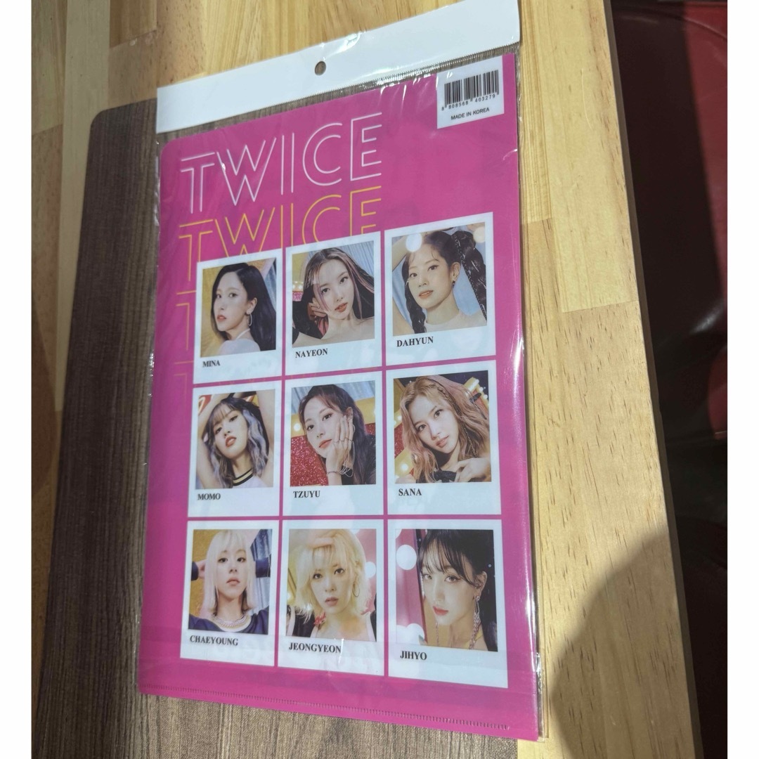 TWICE クリアファイル エンタメ/ホビーのタレントグッズ(アイドルグッズ)の商品写真