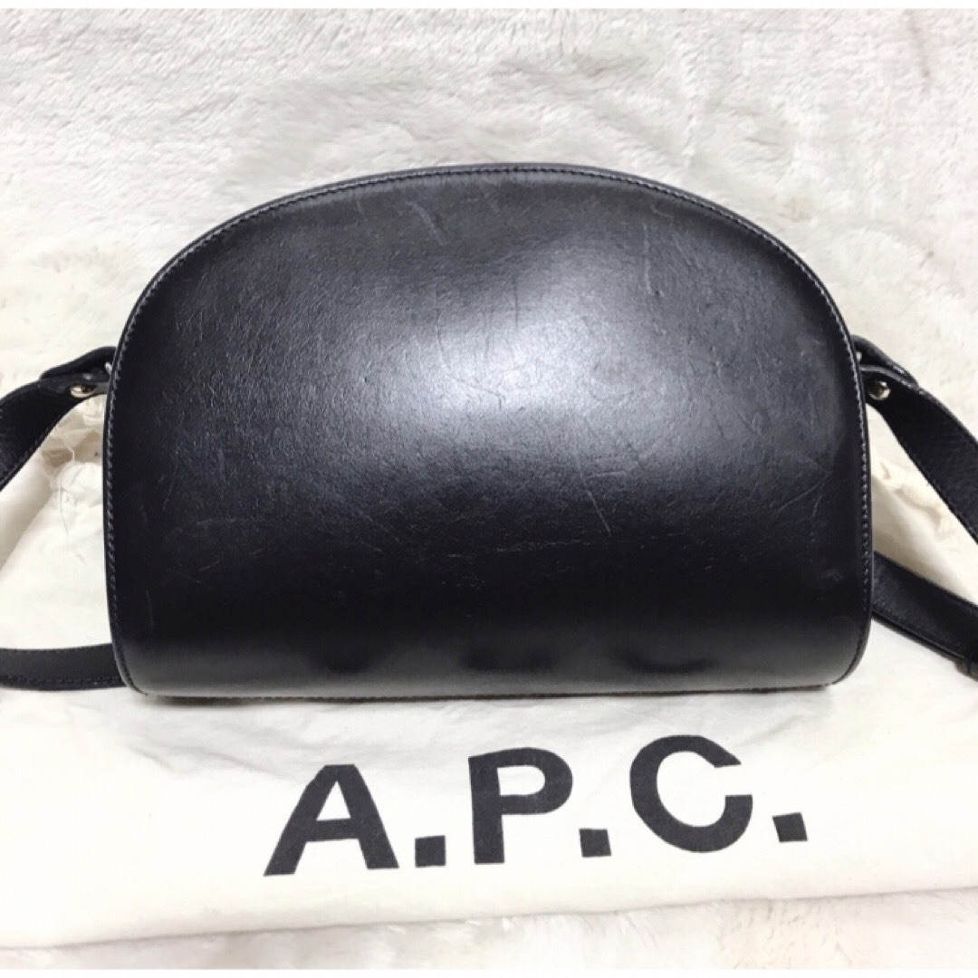 A.P.C(アーペーセー)の人気 A.P.C. オールレザー 三日月 ショルダー バッグ ハーフムーン 黒 レディースのバッグ(ショルダーバッグ)の商品写真