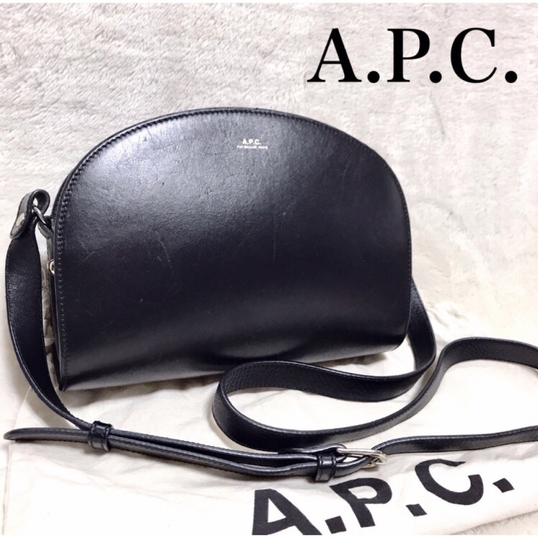 A.P.C(アーペーセー)の人気 A.P.C. オールレザー 三日月 ショルダー バッグ ハーフムーン 黒 レディースのバッグ(ショルダーバッグ)の商品写真