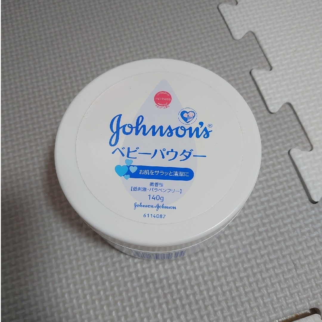 Johnson & Johnson(ジョンソンエンドジョンソン)のジョンソン　ベビーパウダー コスメ/美容のボディケア(ボディパウダー)の商品写真