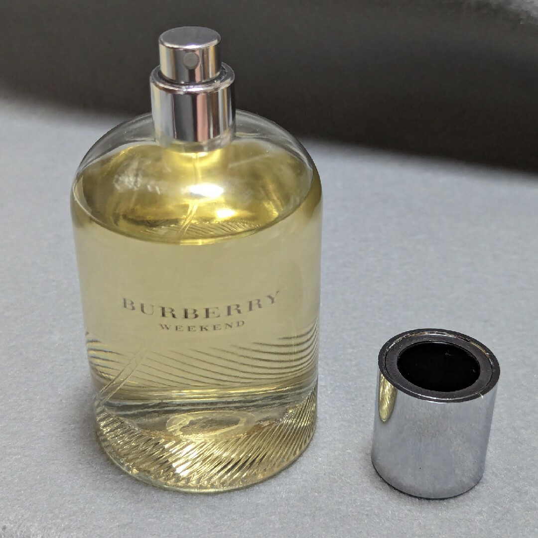 BURBERRY(バーバリー)のバーバリーウィークエンドフォーウーマンオードパルファム100ml コスメ/美容の香水(香水(女性用))の商品写真