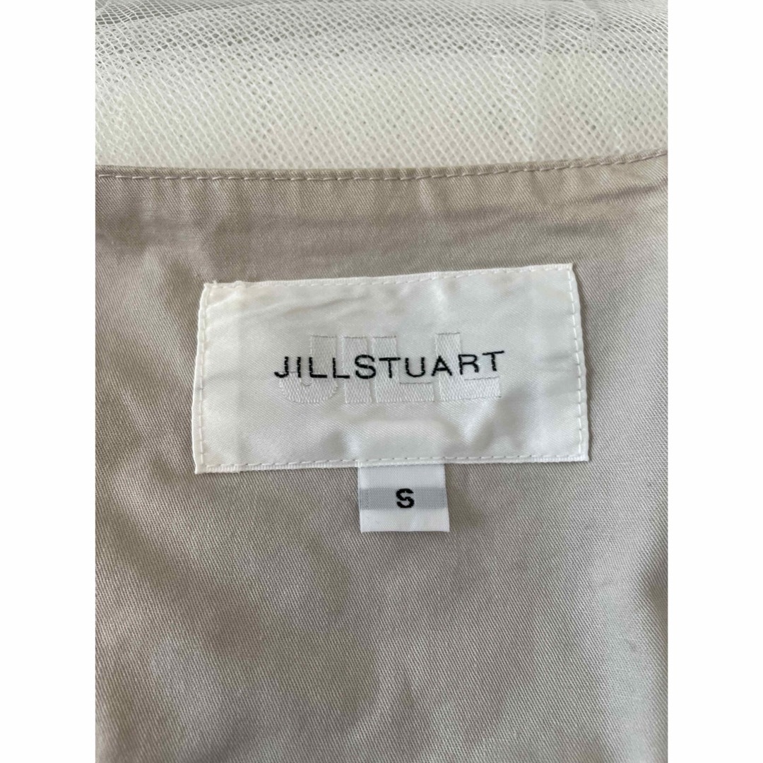 JILL by JILLSTUART(ジルバイジルスチュアート)のJILL by JILL STUART⭐︎ビジュー付ジャケット⭐︎グレージュ  レディースのジャケット/アウター(ノーカラージャケット)の商品写真