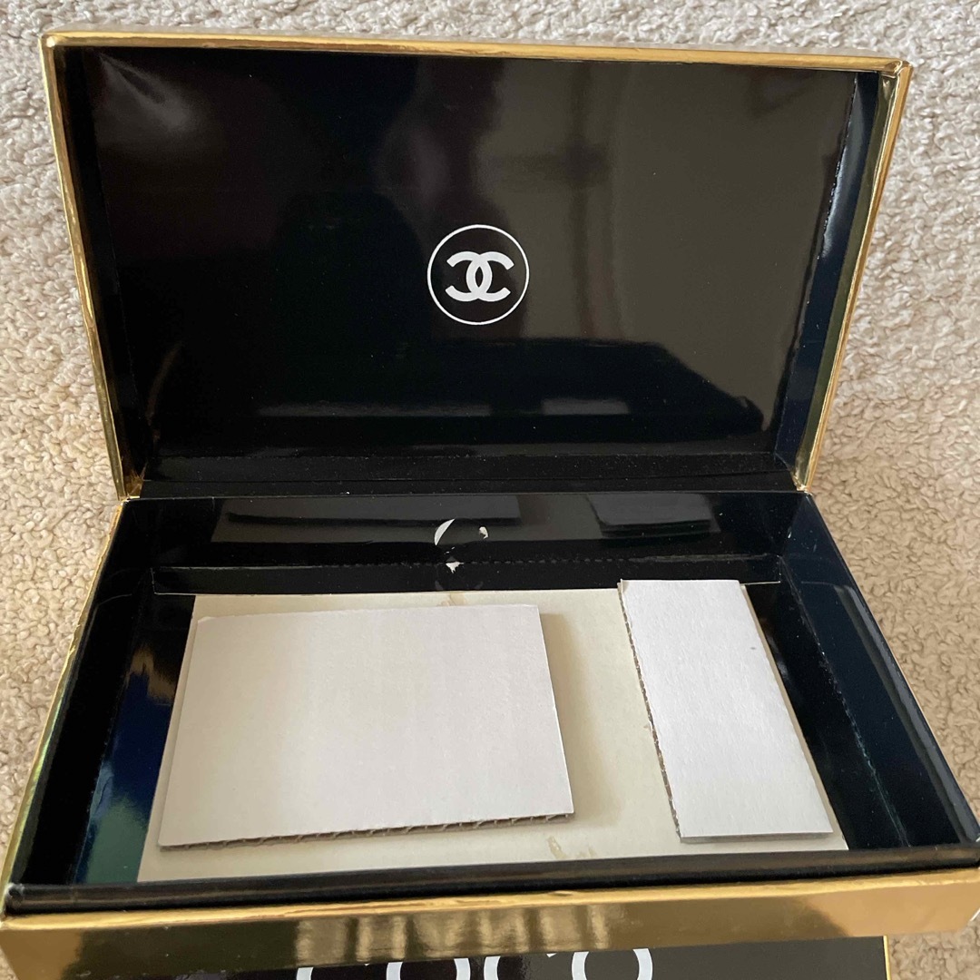 CHANEL(シャネル)のシャネル空き箱　2個 レディースのバッグ(ショップ袋)の商品写真