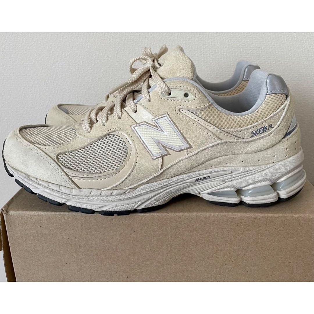 New Balance(ニューバランス)のニューバランス New Balance ML2002RE 26cm BEIGE メンズの靴/シューズ(スニーカー)の商品写真