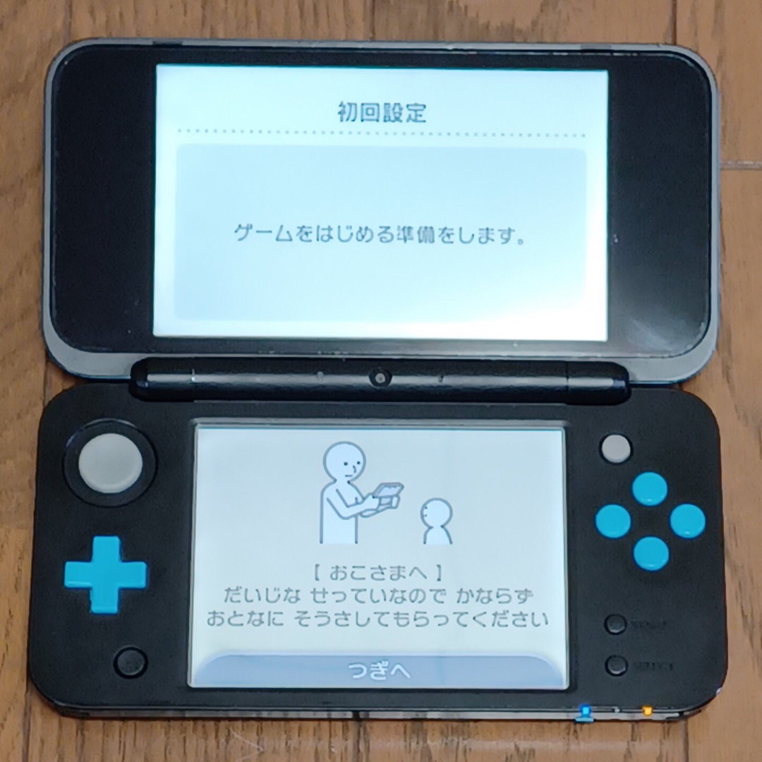 ニンテンドー2DS(ニンテンドー2DS)のnew ニンテンドー2DS LL ブラック×ターコイズ 中古 エンタメ/ホビーのゲームソフト/ゲーム機本体(携帯用ゲーム機本体)の商品写真