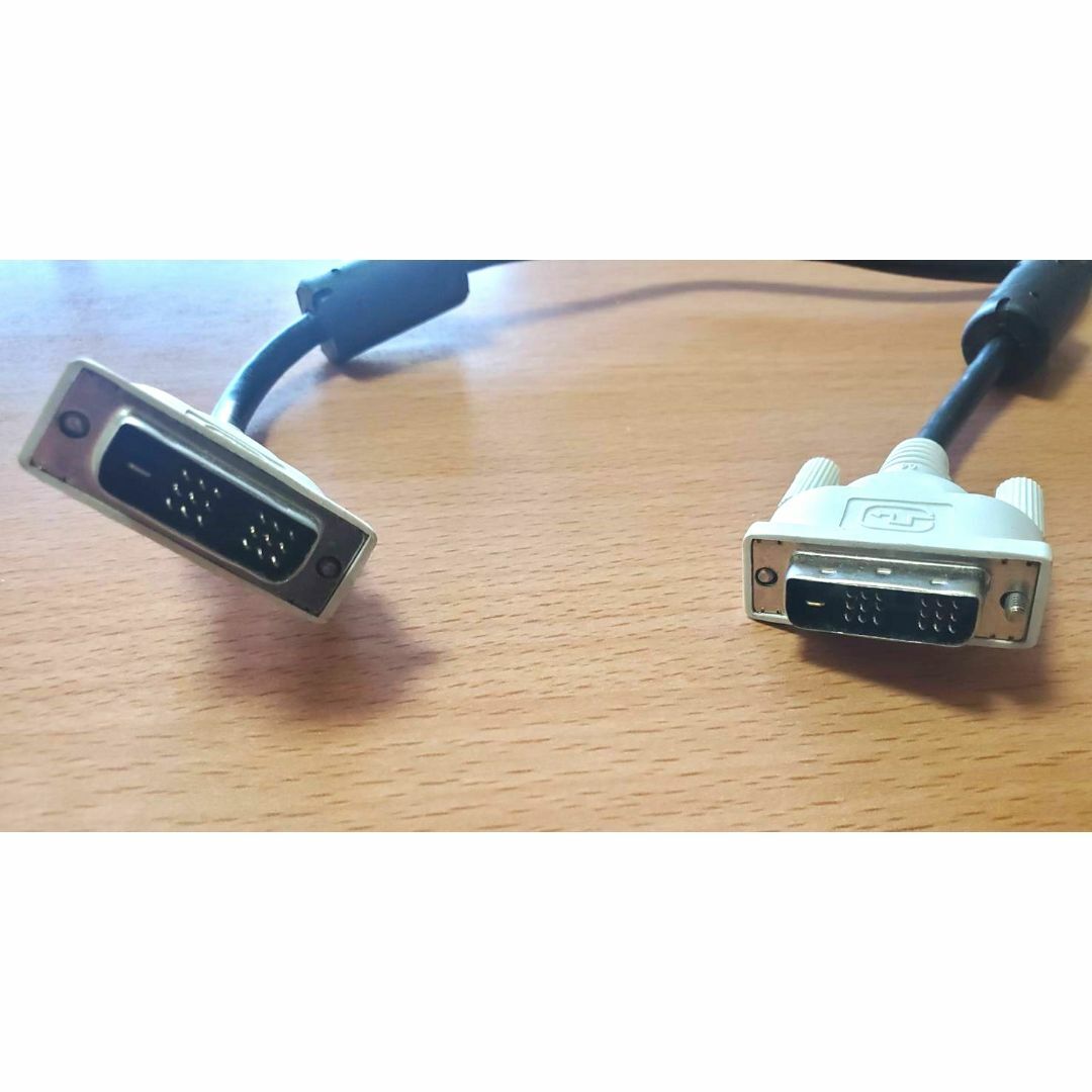 [新品未使用]DVI-Dケーブル ホワイト 24pinオス-24pinオス　2ｍ スマホ/家電/カメラのPC/タブレット(PC周辺機器)の商品写真