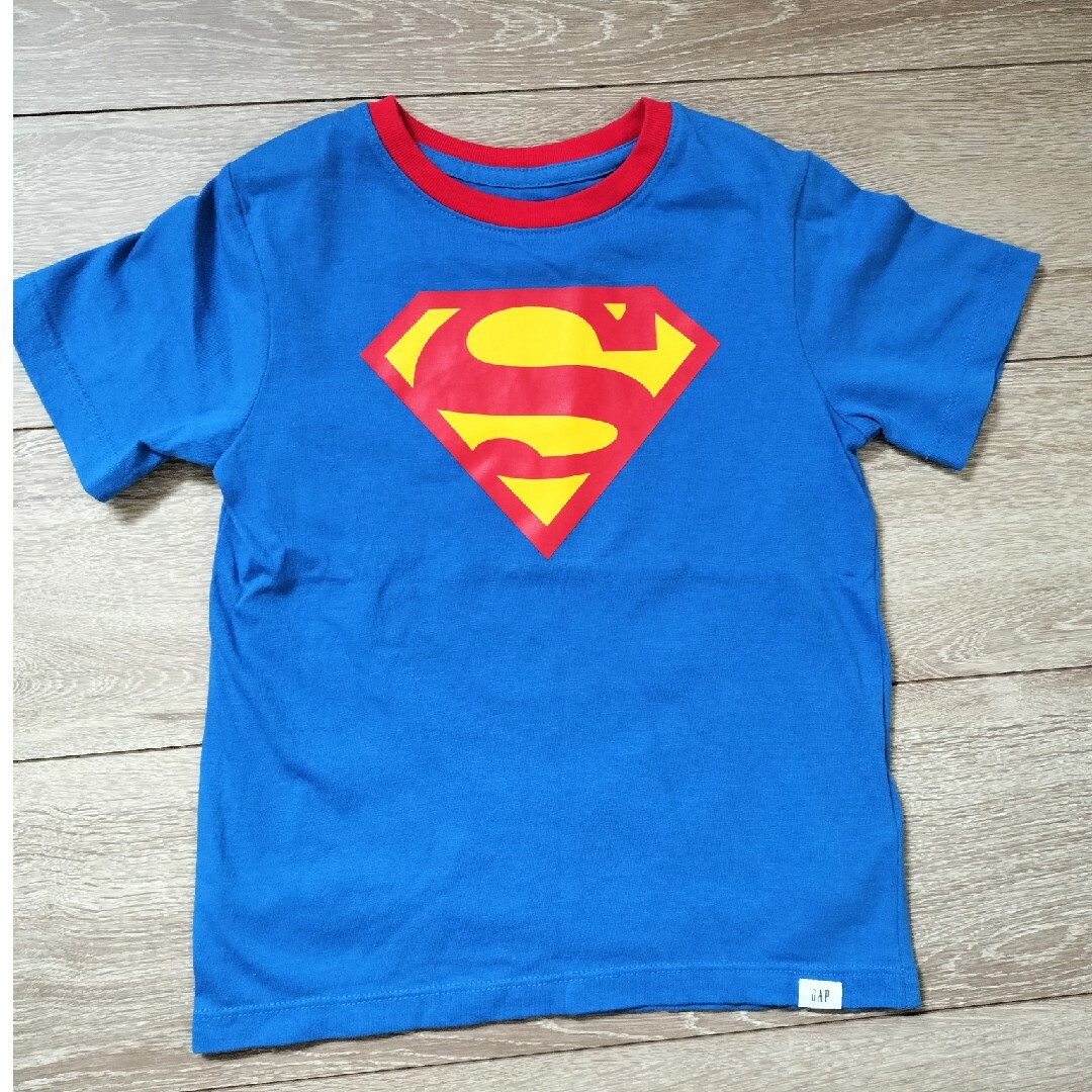 babyGAP(ベビーギャップ)のGAPスーパーマンＴシャツ105センチ4歳 キッズ/ベビー/マタニティのキッズ服女の子用(90cm~)(Tシャツ/カットソー)の商品写真