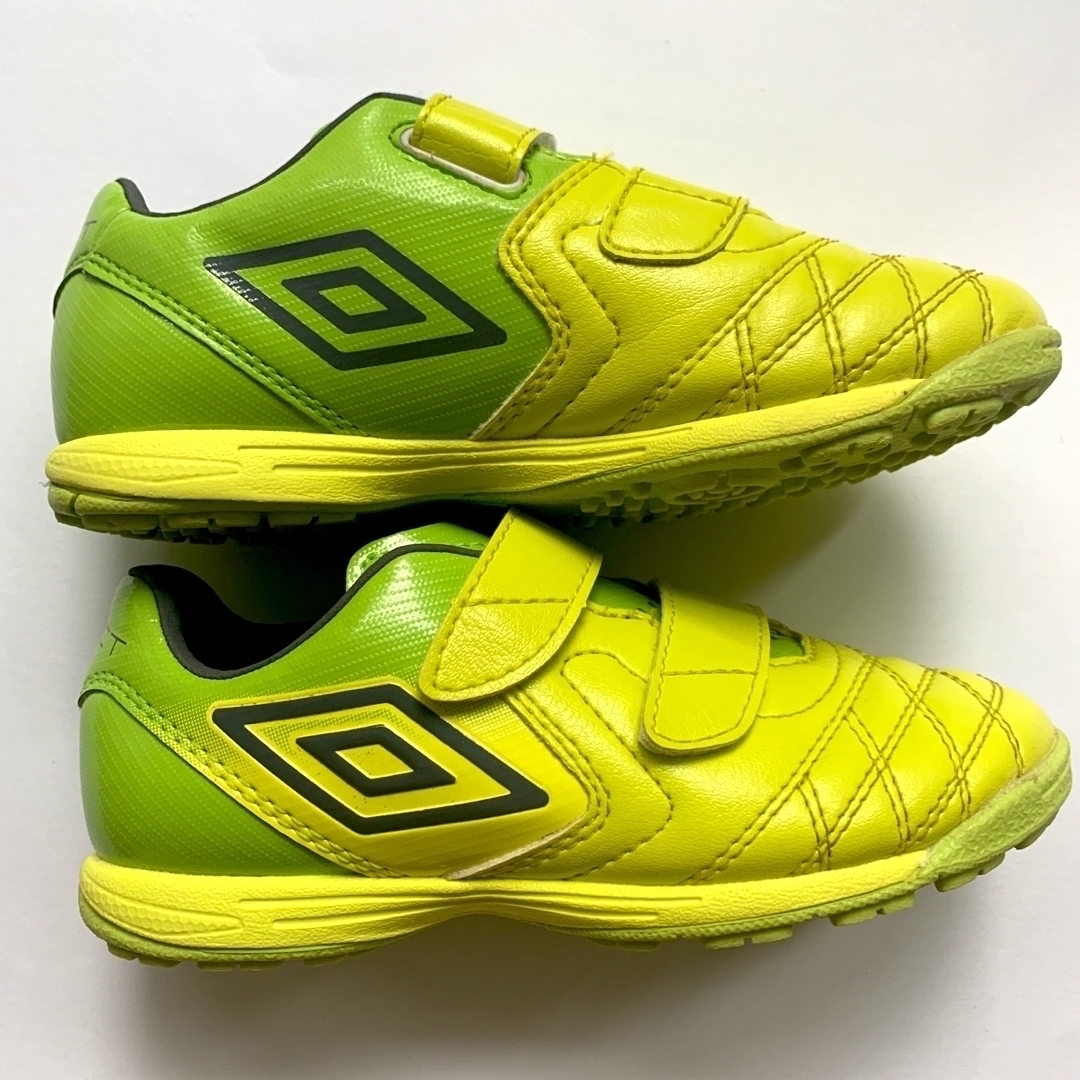 UMBRO(アンブロ)のUMBROアンブロ  ACR  CT BL WIDE ジュニア　幅広　17㎝　黄 キッズ/ベビー/マタニティのキッズ靴/シューズ(15cm~)(スニーカー)の商品写真