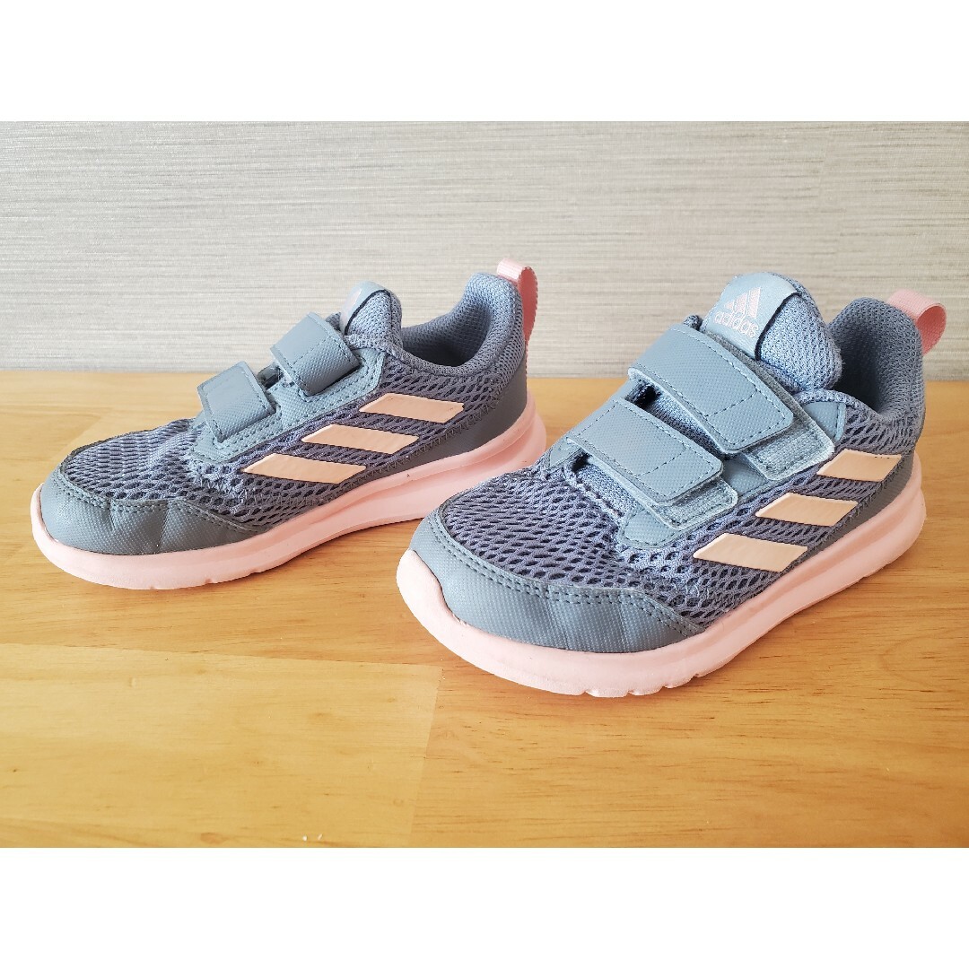 adidas(アディダス)のadidas　スニーカー　16cm キッズ/ベビー/マタニティのキッズ靴/シューズ(15cm~)(スニーカー)の商品写真