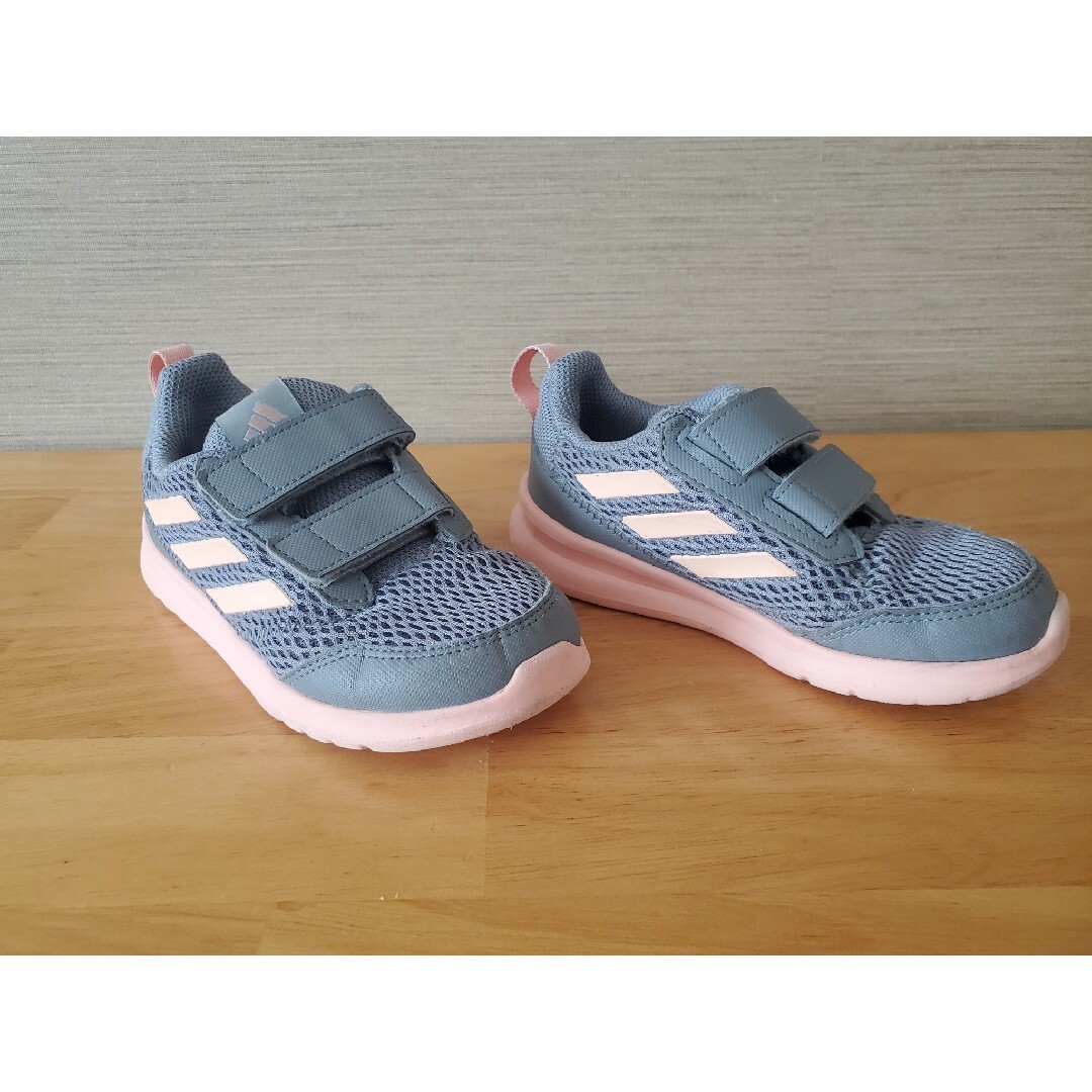 adidas(アディダス)のadidas　スニーカー　16cm キッズ/ベビー/マタニティのキッズ靴/シューズ(15cm~)(スニーカー)の商品写真