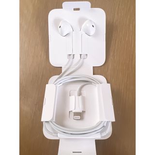 アイフォーン(iPhone)の【純正品】iPhone イヤホン (ヘッドフォン/イヤフォン)