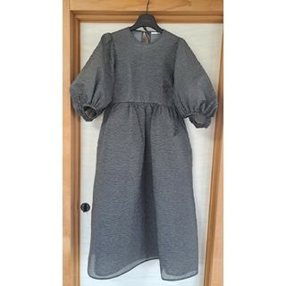 セシリーバンセン(CECILIE BAHNSEN)の【新品タグ付き】セシリーバンセン KARMEN DRESS  UK8 グレー(ロングワンピース/マキシワンピース)