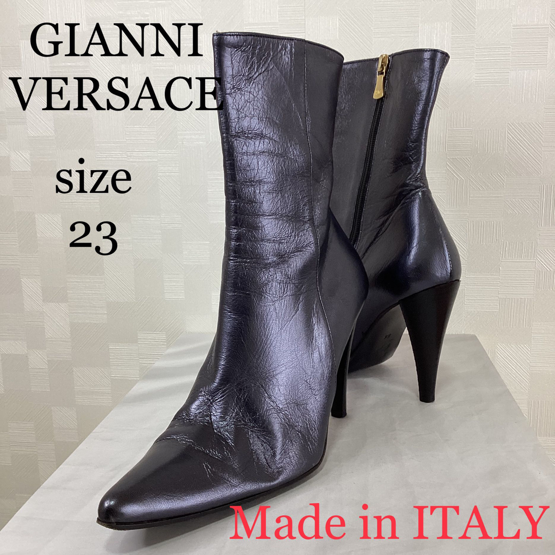 Gianni Versace(ジャンニヴェルサーチ)のイタリア製　ジャンニヴェルサーチェ　ミドルブーツ レディースの靴/シューズ(ブーツ)の商品写真