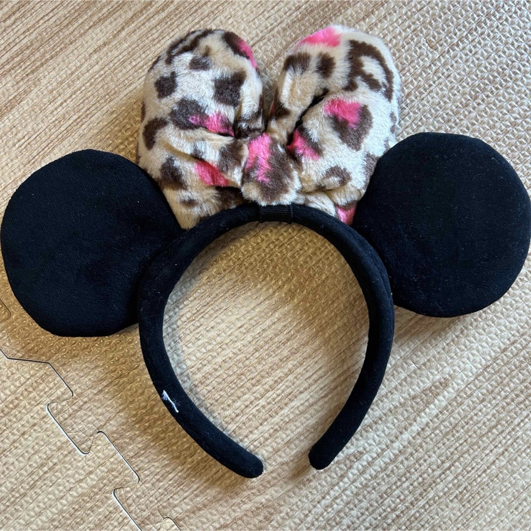 Disney(ディズニー)のミニー　カチューシャ　ヒョウ柄 レディースのヘアアクセサリー(カチューシャ)の商品写真