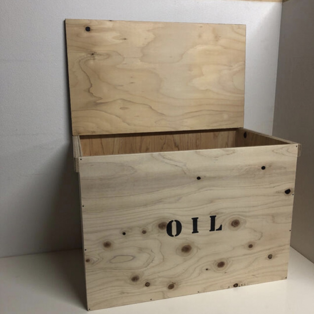 ポリタンク BOX 灯油 OIL 灯油収納BOX 新品 未使用 3点入ります！ ハンドメイドのインテリア/家具(家具)の商品写真