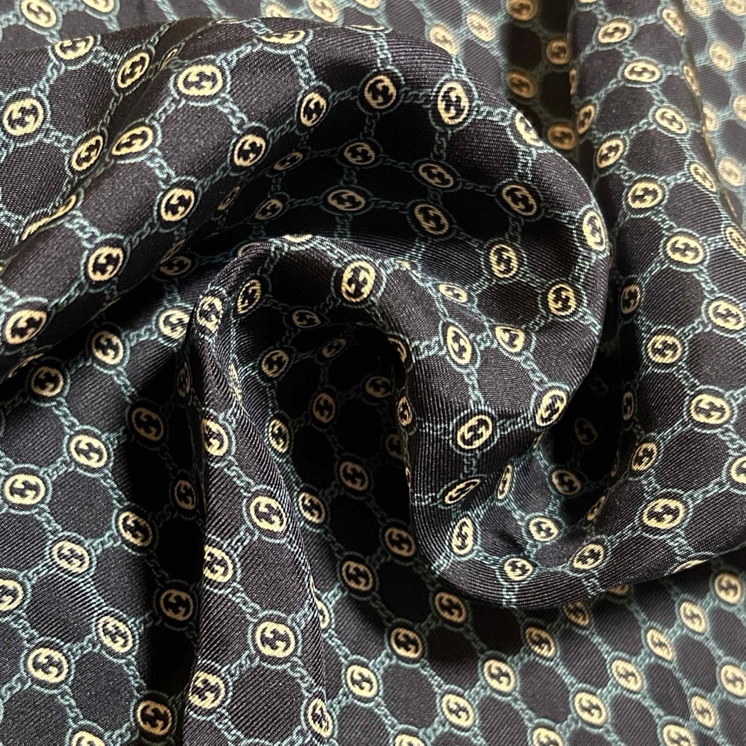 Gucci(グッチ)の美品❗️GUCCI インターロッキングG  プリント シルク ポケットチーフ メンズのファッション小物(バンダナ/スカーフ)の商品写真