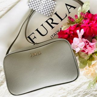 フルラ(Furla)の未使用級★FURLA フルラ リリー ダブルファスナー ポシェット グレージュ (ショルダーバッグ)