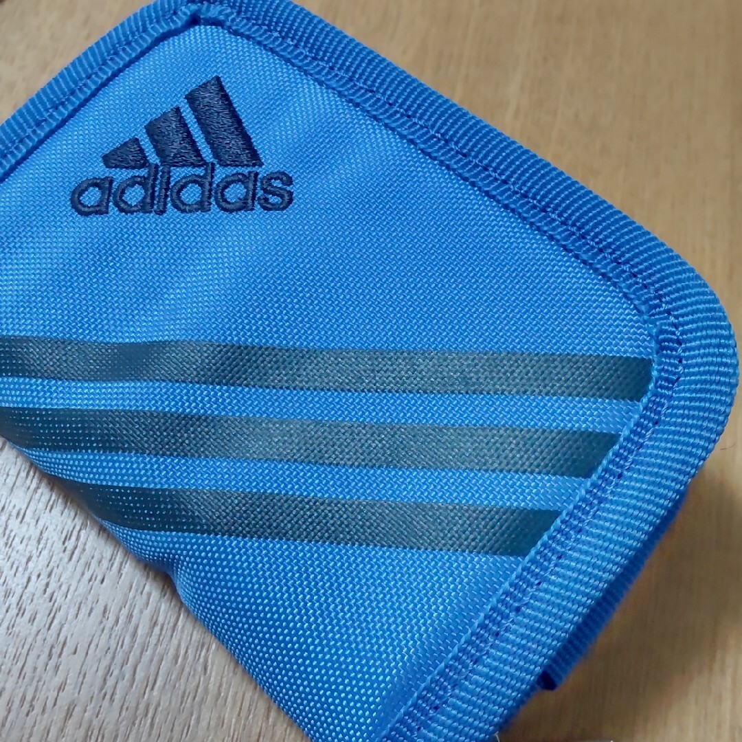 adidas(アディダス)の財布　adidas キッズ/ベビー/マタニティのこども用ファッション小物(財布)の商品写真