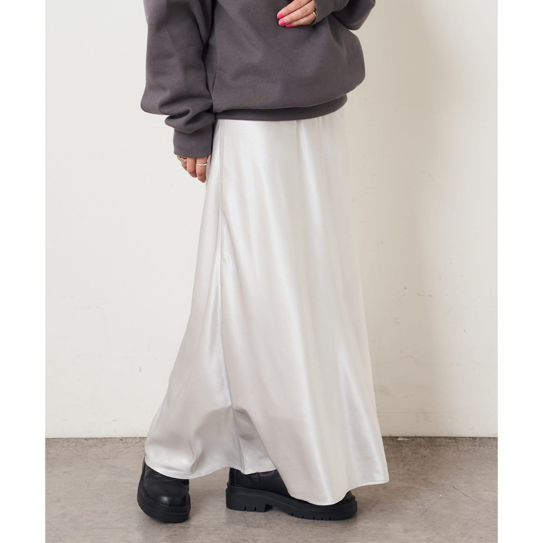 Omekashi(オメカシ)のOmekashi サテンナロースカート レディースのスカート(ロングスカート)の商品写真