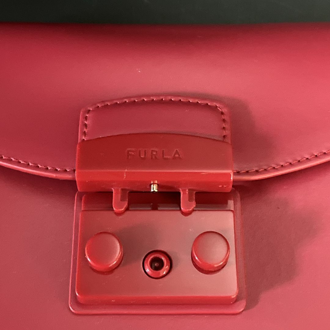 Furla(フルラ)のFURLA　 フルラ　ショルダーバッグ　レッド レディースのバッグ(ショルダーバッグ)の商品写真