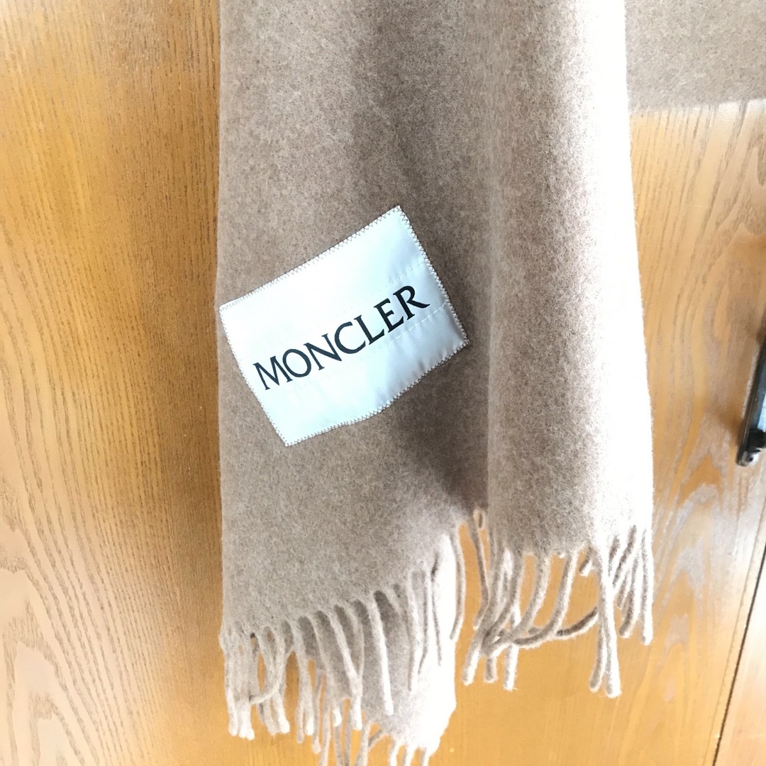 MONCLER(モンクレール)のモンクレール SCIARPA 羊毛100% 大判 特大 ストール ショール  レディースのファッション小物(ストール/パシュミナ)の商品写真