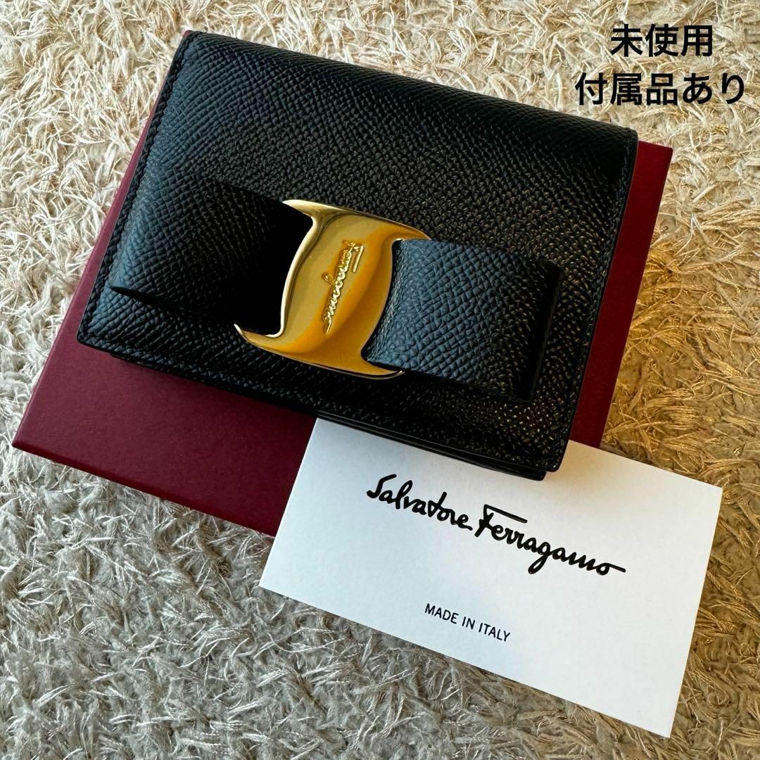 Salvatore Ferragamo(サルヴァトーレフェラガモ)の【未使用】Salvatore Ferragamo  ブラック レザー ミニ財布 レディースのファッション小物(財布)の商品写真