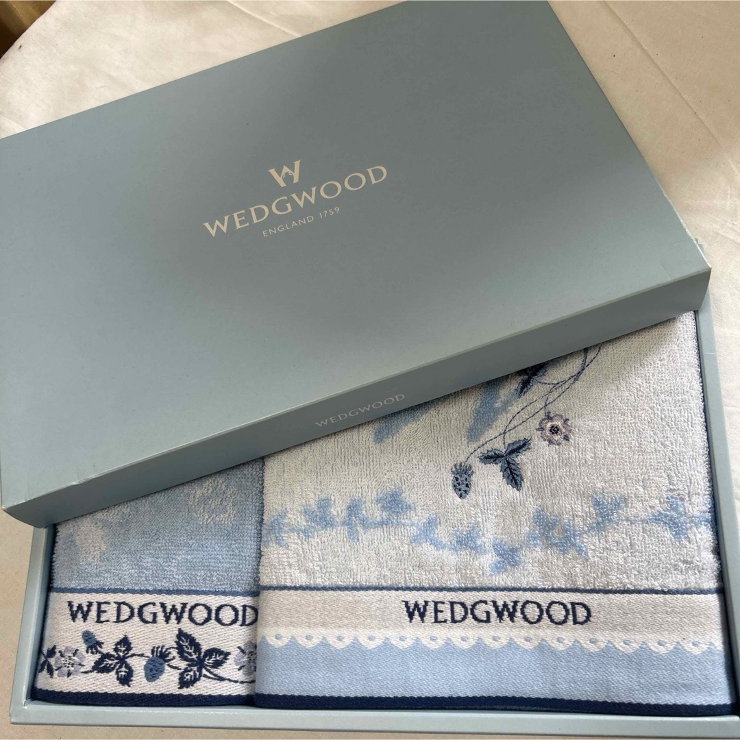 WEDGWOOD(ウェッジウッド)のwedg wood タオルセット　新品 インテリア/住まい/日用品の日用品/生活雑貨/旅行(タオル/バス用品)の商品写真