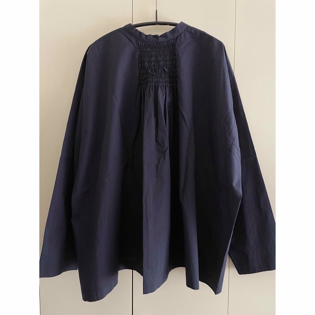 ARTS&SCIENCE(アーツアンドサイエンス)の【専用】ARTS&SCIENCE / Back smoking blouse レディースのトップス(シャツ/ブラウス(長袖/七分))の商品写真