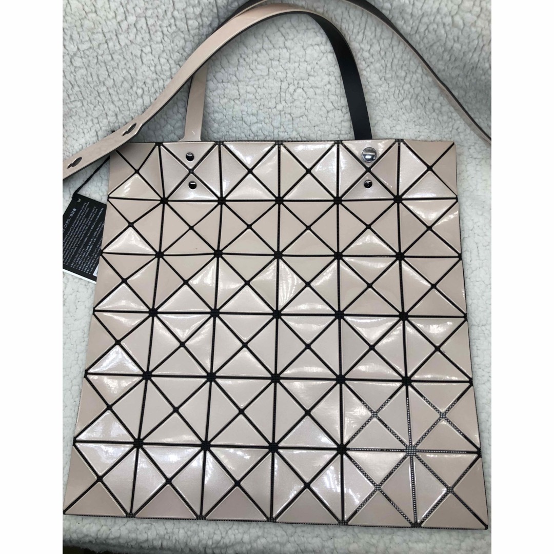 ISSEY MIYAKE(イッセイミヤケ)の買取見積書有り　未使用品イッセイミヤケ　BAOBAO バオバオ　トートバッグ レディースのバッグ(トートバッグ)の商品写真