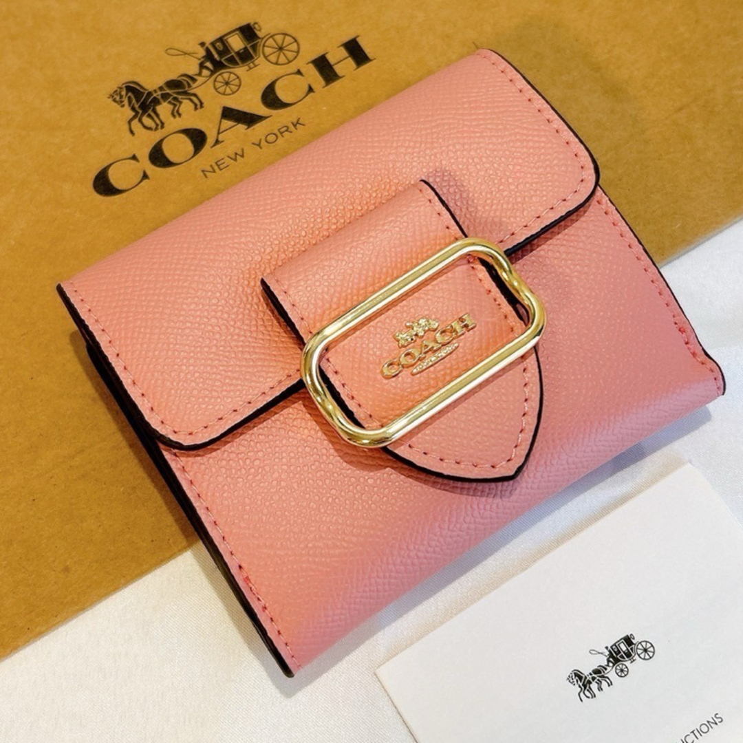 COACH(コーチ)のCOACH 二つ折り　ミニ　財布　ピンク　未使用品 レディースのファッション小物(財布)の商品写真