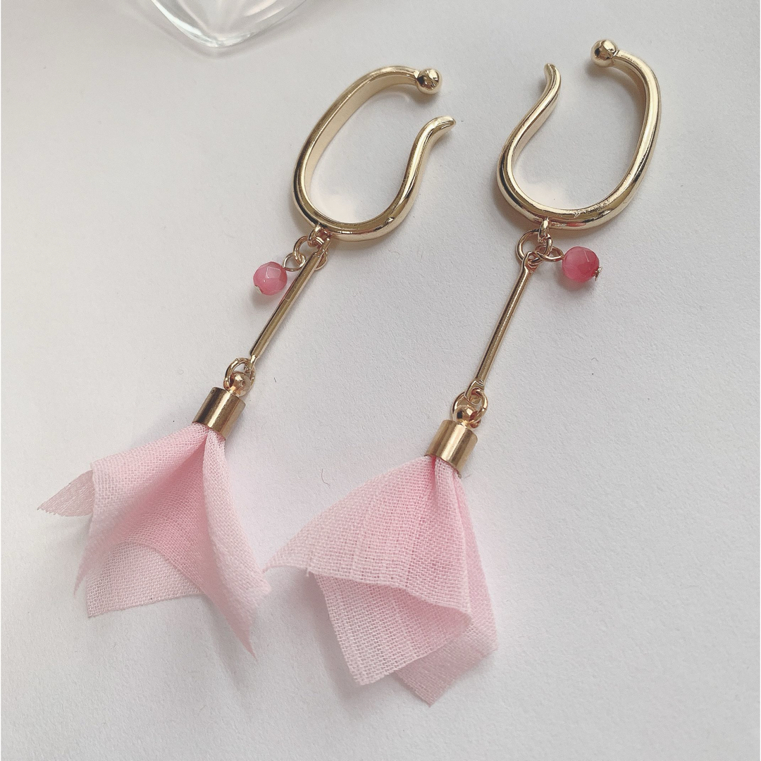 ❤️限定１セット❤️  タッセル　イヤーカフ　　　　　ロング　ゴールド  レディースのアクセサリー(イヤーカフ)の商品写真