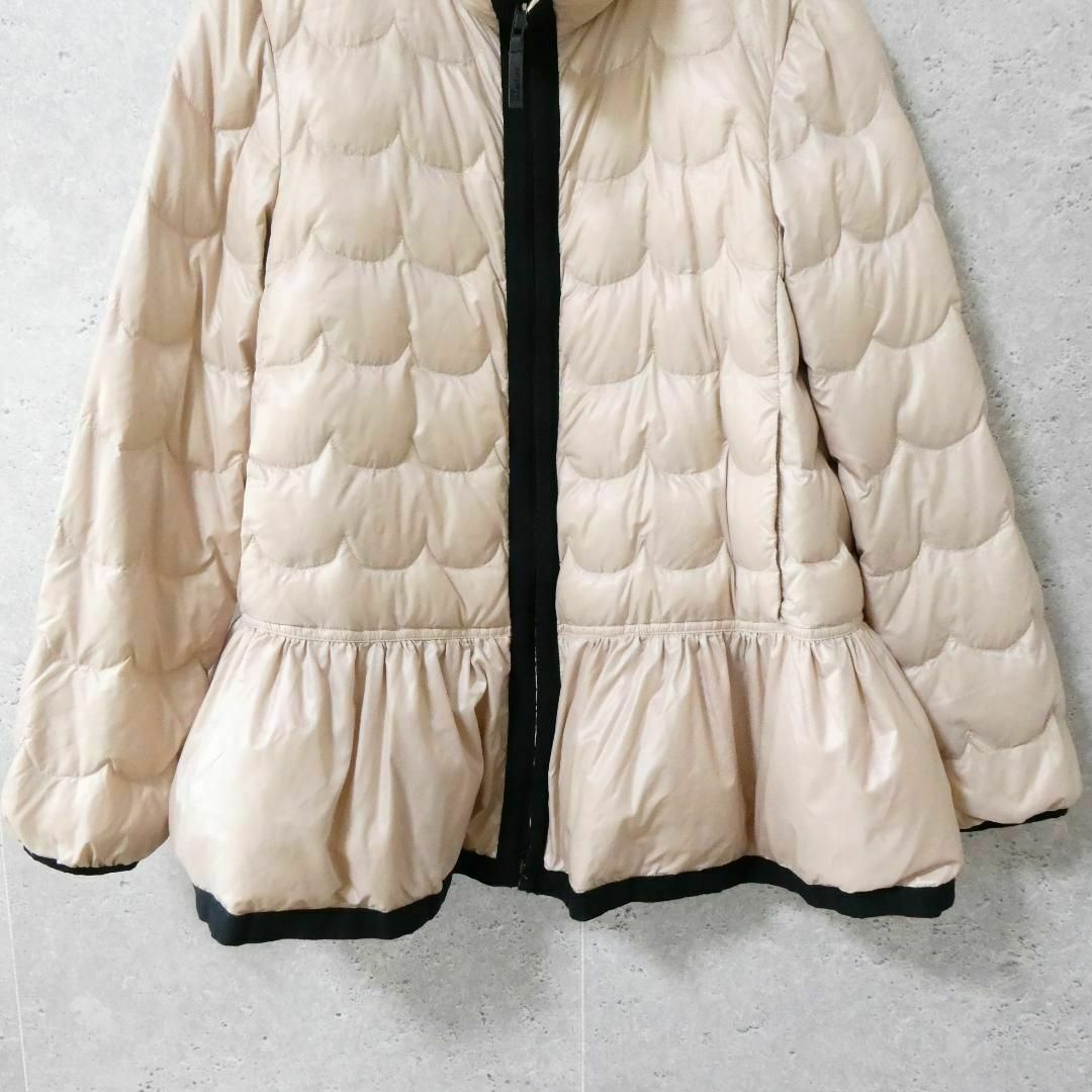 RED VALENTINO(レッドヴァレンティノ)の美品 RED VALENTINO フリル スタンドカラー ダウンジャケット レディースのジャケット/アウター(ダウンジャケット)の商品写真