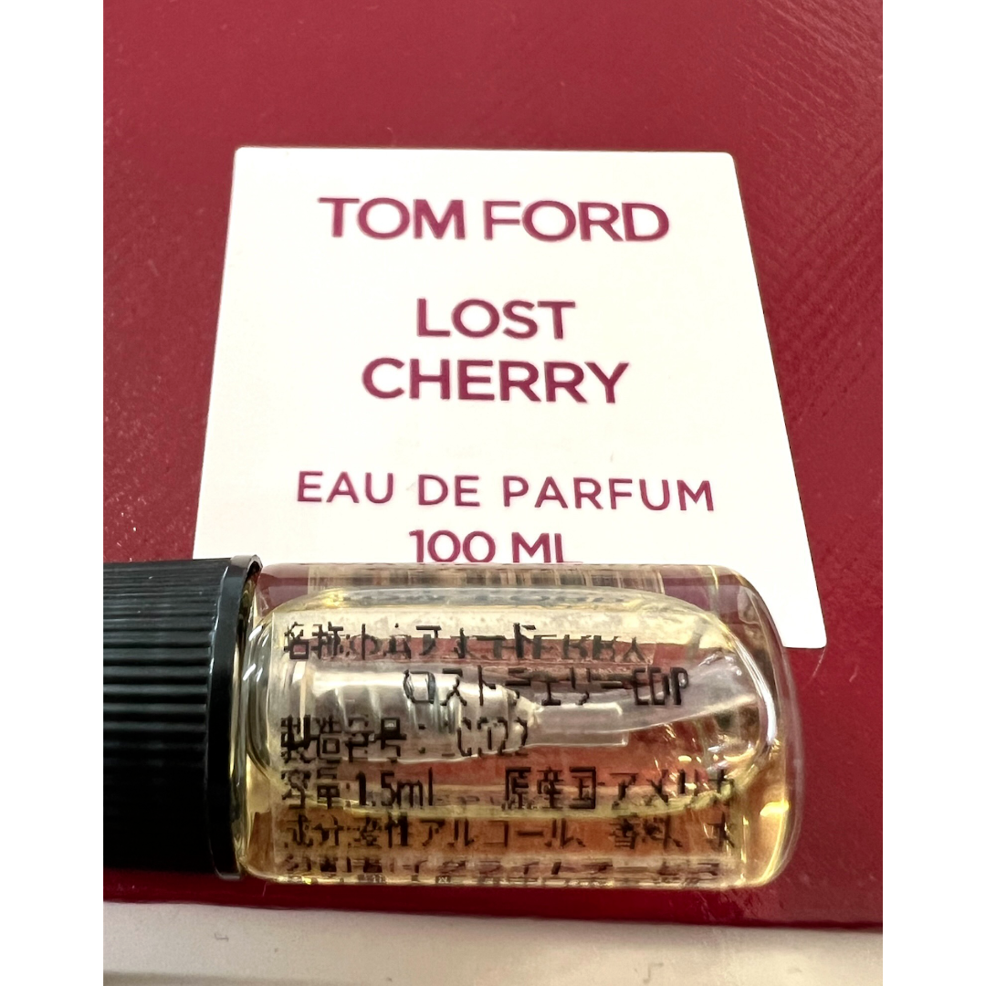 TOM FORD(トムフォード)のTOMFORD　トムフォード　ロストチェリー　1.5ml　香水　サンプル コスメ/美容の香水(ユニセックス)の商品写真