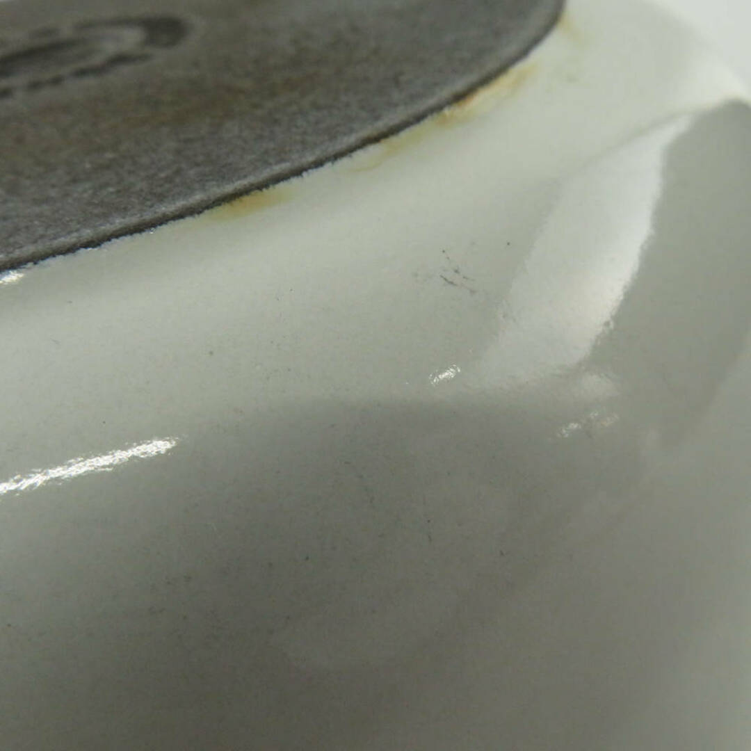 LE CREUSET(ルクルーゼ)のLe Creuset ルクルーゼ 両手鍋 22cm 白 キャセロール 料理 調理器具 SU6004B4  インテリア/住まい/日用品のキッチン/食器(鍋/フライパン)の商品写真