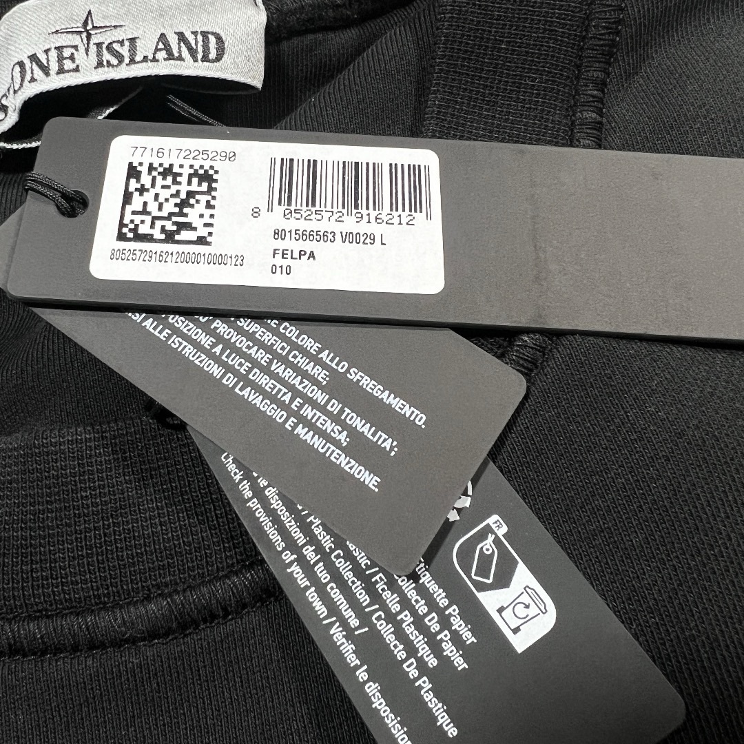 STONE ISLAND(ストーンアイランド)のSTONE ISLAND ロゴ　スウェットシャツ　ブラック　L メンズのトップス(スウェット)の商品写真