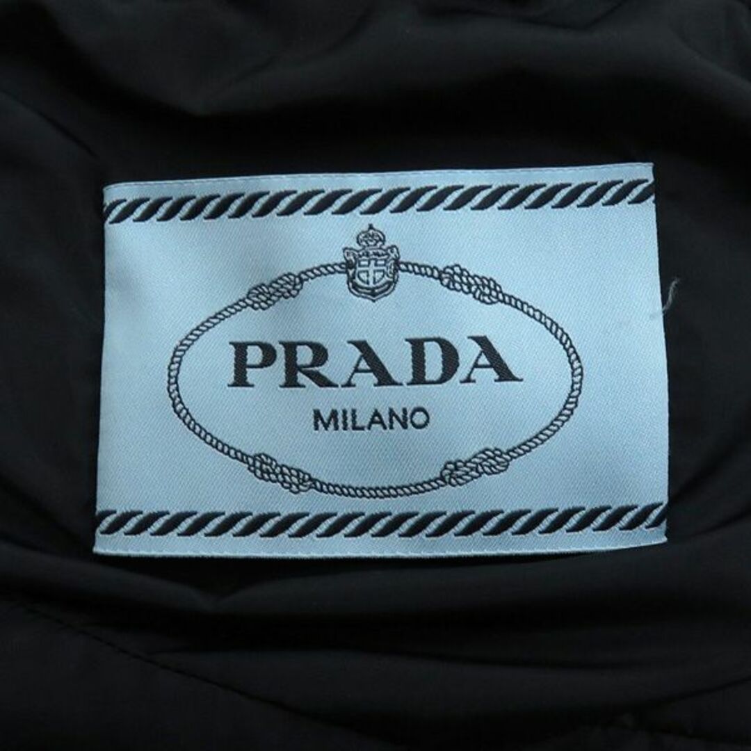 PRADA(プラダ)の美品 PRADA プラダ 2023 29E117 三角プレート ロゴ フード シープスキン ファー ジップアップ ダウン コート ジャケット 46380 レディースのジャケット/アウター(ダウンコート)の商品写真