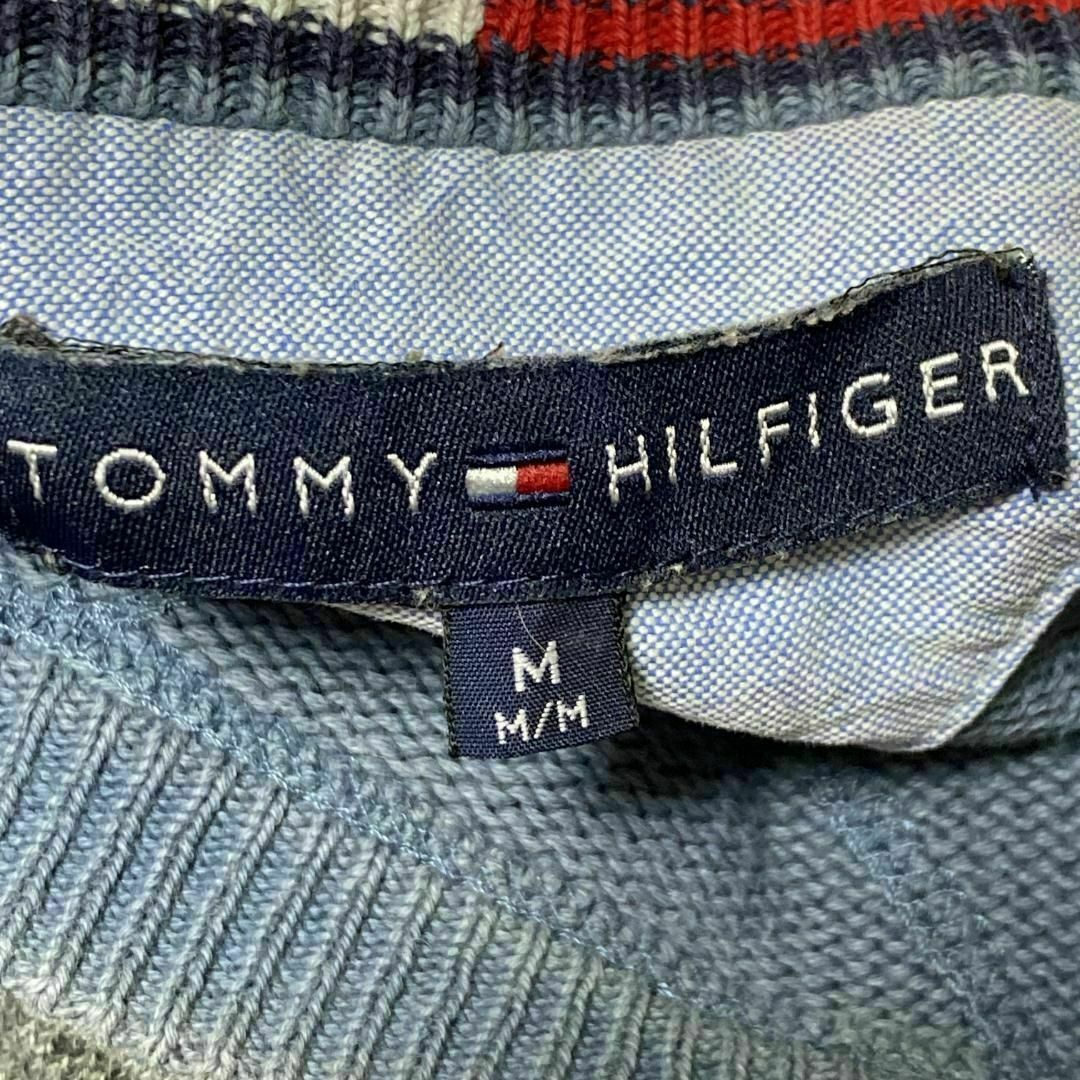 TOMMY HILFIGER(トミーヒルフィガー)のa26トミーヒルフィガー コットンニットセーター Vガゼットくすみカラーロゴ刺繍 メンズのトップス(ニット/セーター)の商品写真