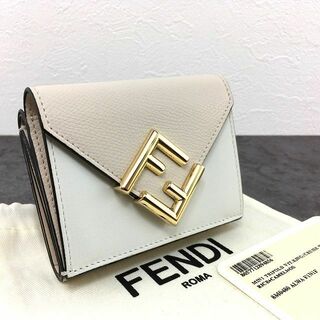 フェンディ(FENDI)の極美品 FENDI コンパクトウォレット 8M0480 白 193(財布)