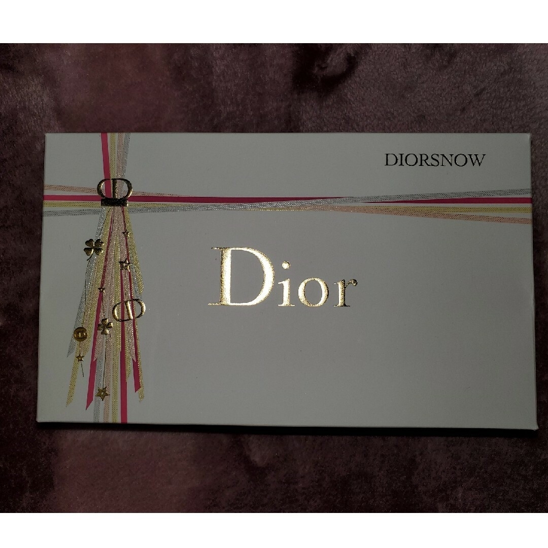 Christian Dior(クリスチャンディオール)のChristianDior ホワイトポーチ付きホリディコフレ 新品未使用 限定品 コスメ/美容のキット/セット(コフレ/メイクアップセット)の商品写真