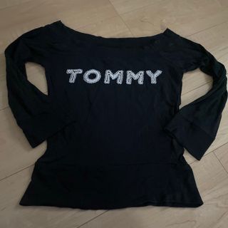 トミー(TOMMY)のTommyジーンズトミー黒ブラックオフショルダーラグラン袖トップス肩出し(カットソー(長袖/七分))