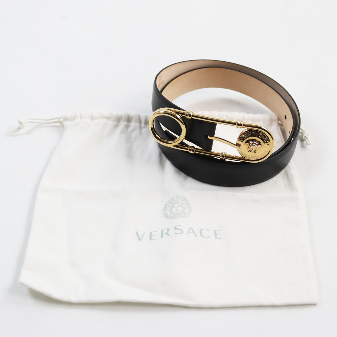 VERSACE(ヴェルサーチ)の極美品●VERSACE ヴェルサーチ メデューサバックル レザーベルト ブラック ゴールド 85/34 保存袋付き イタリア製 メンズ メンズのファッション小物(ベルト)の商品写真