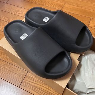 イージー(YEEZY（adidas）)のアディダス イージー スライド オニキス/オニキス HQ6448(サンダル)