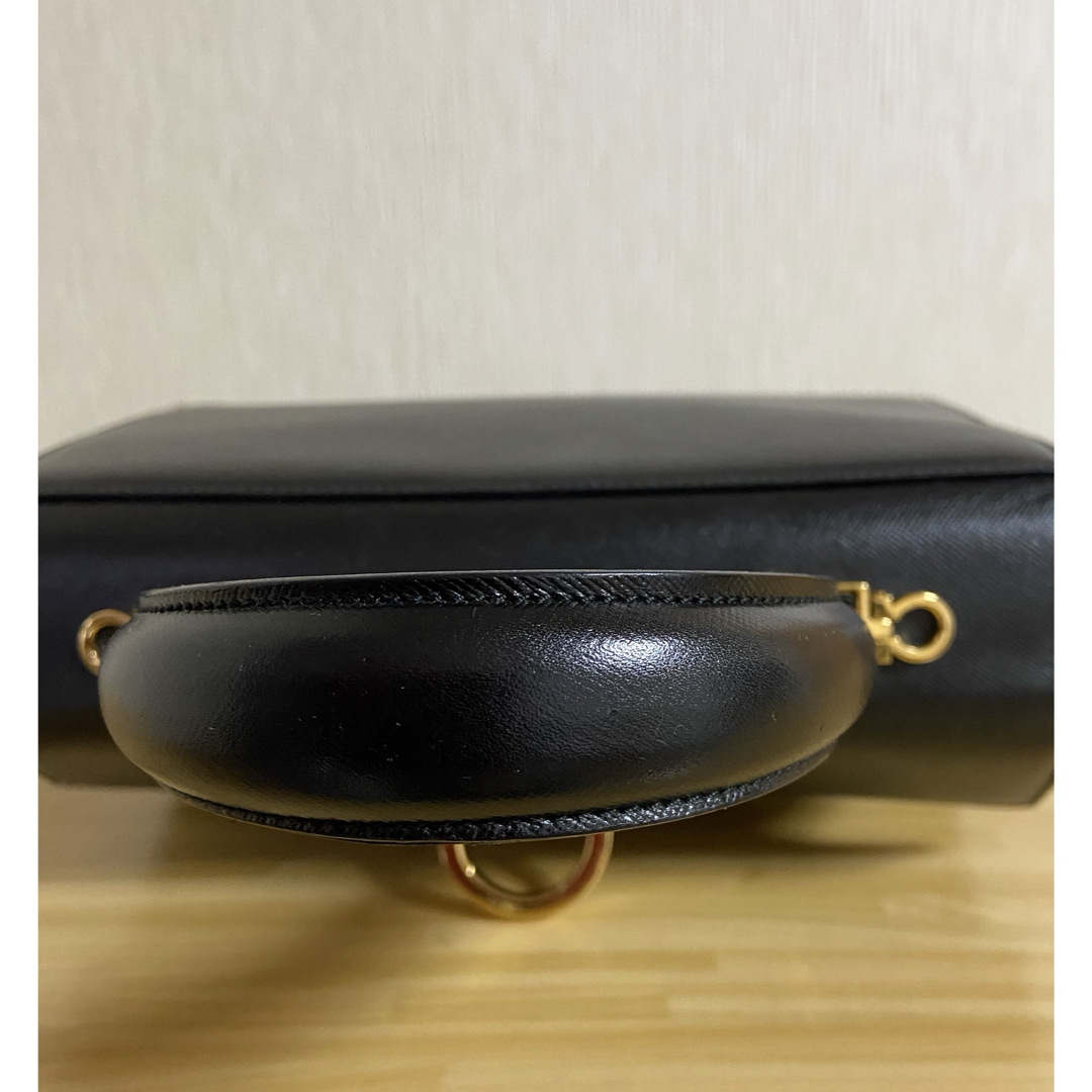 Salvatore Ferragamo(サルヴァトーレフェラガモ)のSalvatore Ferragamo ガンチーニ　ハンドバッグ【難あり】 レディースのバッグ(ハンドバッグ)の商品写真