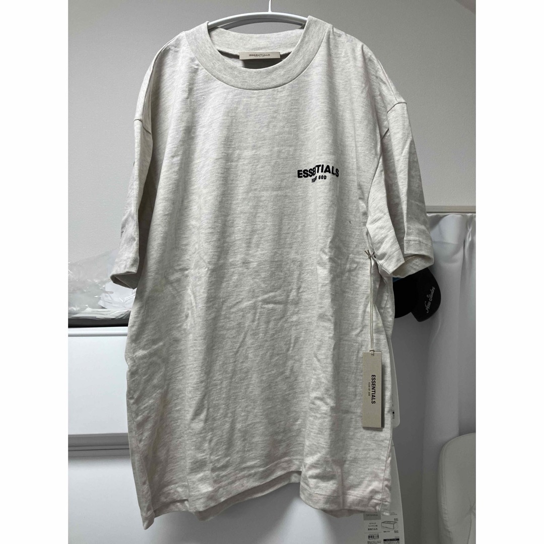 FEAR OF GOD(フィアオブゴッド)のESSENTIALS エッセンシャルズ Tシャツ 半袖 正規品 XL 新品未使用 メンズのトップス(Tシャツ/カットソー(半袖/袖なし))の商品写真