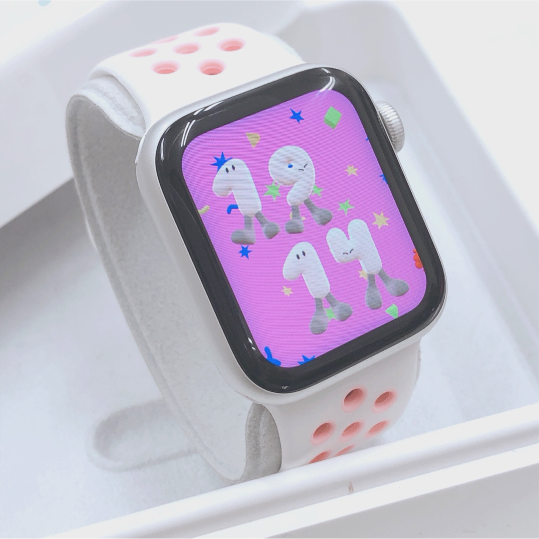 Apple Watch(アップルウォッチ)のアップルウォッチ 本体 40mm series4 シルバー Apple スマホ/家電/カメラのスマートフォン/携帯電話(その他)の商品写真
