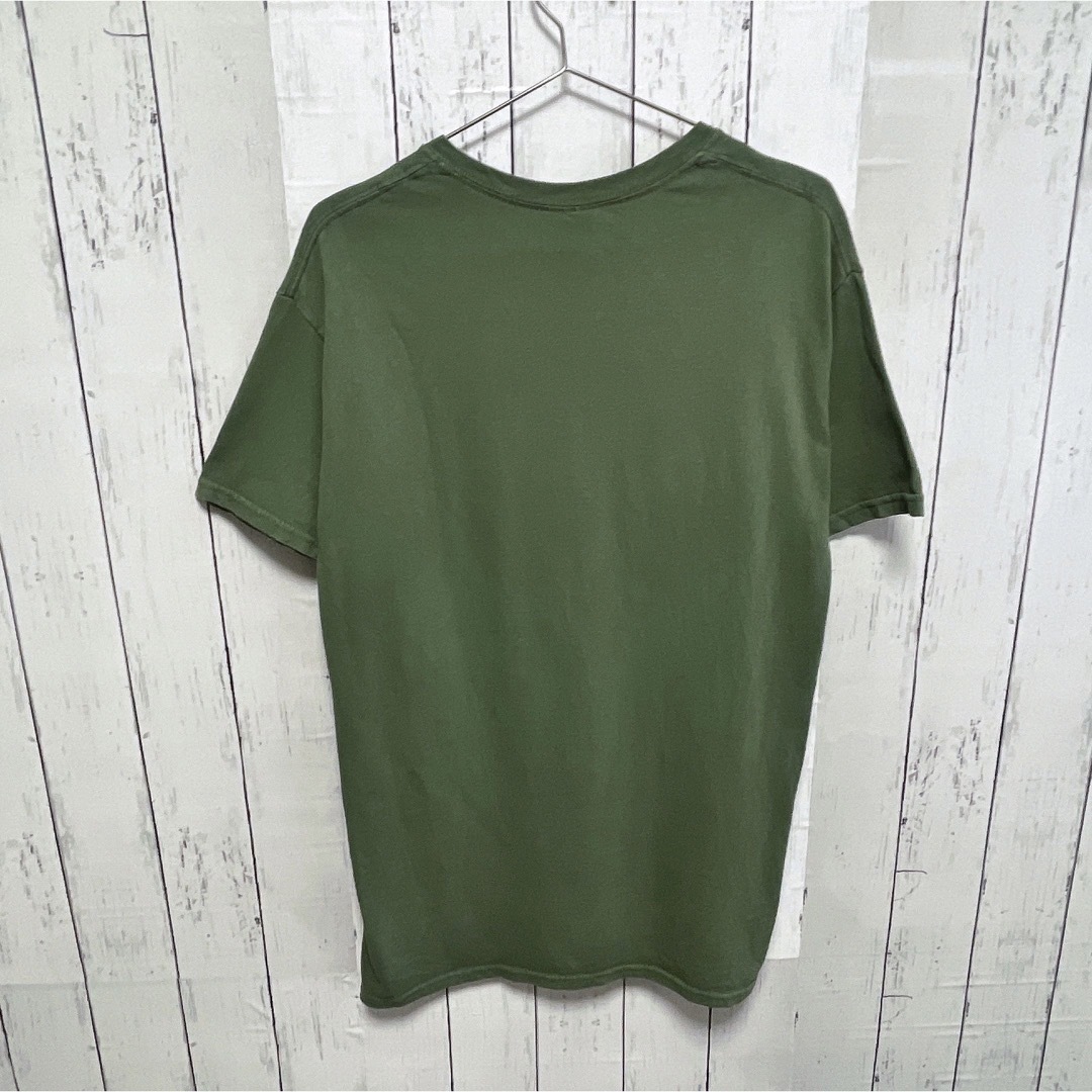 GILDAN(ギルタン)のUSA古着　GILDAN　Tシャツ　Mサイズ　カーキグリーン　プリント　コットン メンズのトップス(Tシャツ/カットソー(半袖/袖なし))の商品写真