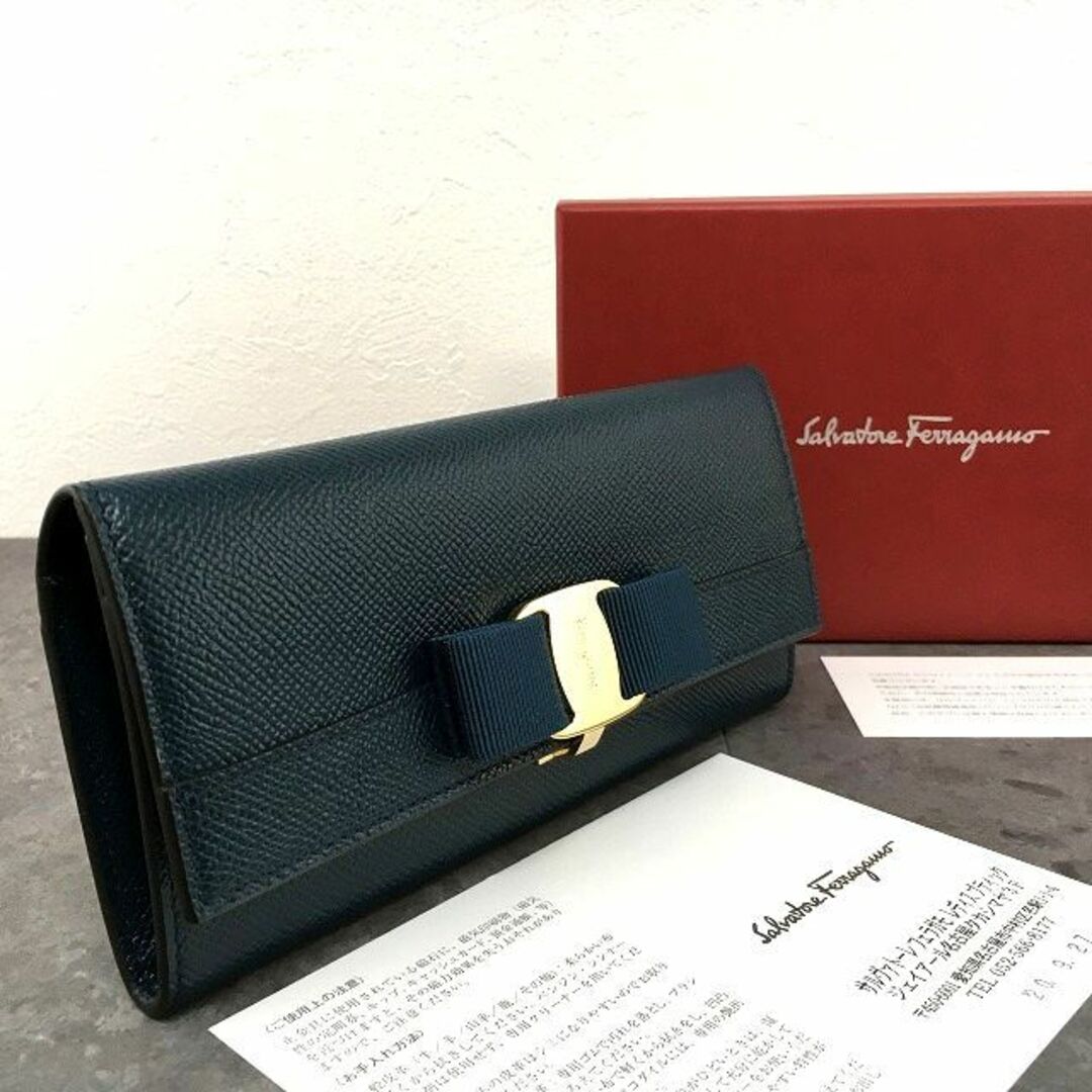 Salvatore Ferragamo(サルヴァトーレフェラガモ)の極美品 Salvatore Ferragamo 長財布 ヴァラ 226 レディースのファッション小物(財布)の商品写真